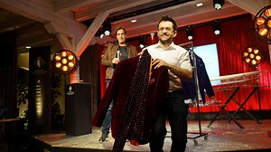 All the players at the Weissenhaus FreeStyle Chess GOAT Challenge 2024 have been given a colourful jacket by the organizers. What is the story behind the colourful jackets? We bring you the video of the jacket giving ceremony and we also bring to you the interview with the man who made all of these jackets. Video: ChessBase India #Chess #ChessBaseIndia #Freestylechess | ChessBase India