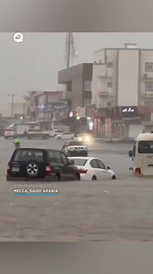 🔴 #LastMinute Torrential rains cause severe flooding in #Mecca, Saudi Arabia. 📹 #SevereWeather | Meteored