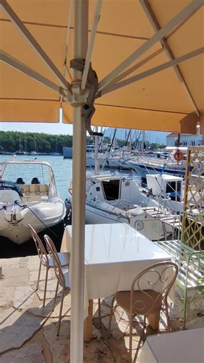 Ahogy ritkán látjuk...ébredező görög halászfalu Kefalónián. Fiscardo, Kefalonia | Világjáró