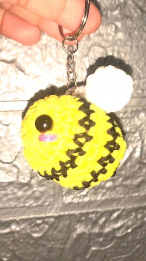 AVAILABLE!!! 🐝🐝🐝 #keychain #keychaincrochet #beekeychaincrochet #highlights2025 #starsenderreels #highlightseveryonefollowers2025 #highlightsシ゚ #everyonehighlights #starsenderseverywhere #fbreelsfypシ゚ #fbreels2025 # | Cathy Lyn Villones
