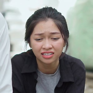 Đam mê phế liệu, người phụ nữ "sáng" thu mua ve chai, "tối" lên bar over night 🥲 #VCBH | Yeah1 Video