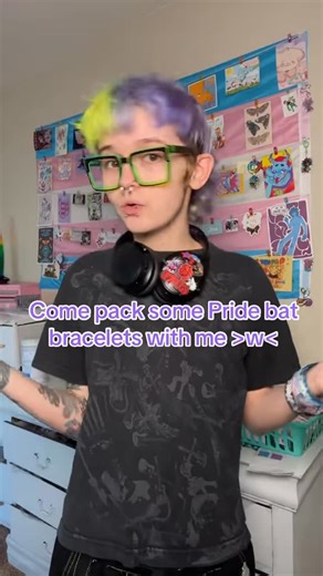 SkyeBluez on Instagram: "Bro the bigender flag is so pretty 🫶😭 #bigender #Igbtq #gay #lesbian #bat #nonbinary"