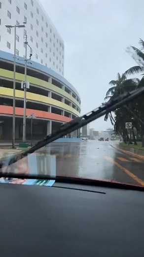It was windy and heavy rain in Cancun Mexico #cold #windy #rainyseason #cacun #mexico #vacationmode | Olivia Fabionar Vallejos