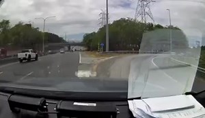 A motorist spotted a vehicle counterflowing along the northbound lane of SLEX on Monday. | Video courtesy of Francis Paolo Viceral | PhilStar Wheels