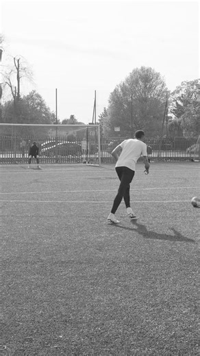 #brunofernandes teaches how to take short free kicks Like follow and send stars to support the channel #practice #footballtraining #football #footballskills #footballplayer #training #coaching | Fantasy Premier League football Experts