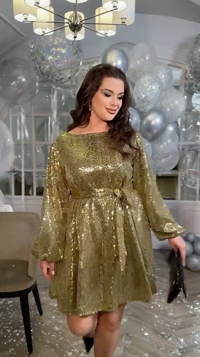 Pasitikite sventes ryskiai 🎄🔥😍 Rinkites is dvieju PLUS SIZE modeliuku: trumpomis arba ilgomis rankovemis. Nuotraukos komentare! 👇 | Pretty Plus