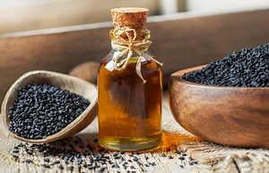 Huile de nigelle (cumin noir) : bienfaits, utilisations santé, peau, cheveux