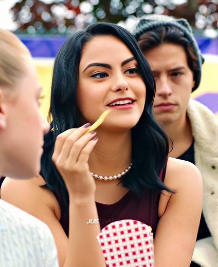 Veronica Lodge's 3 Iconic Riverdale Quotes Scene