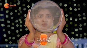 276K views · 10K reactions | Vihari ni jalleda lo nunchi chusina Lakshmi manasulo em jaruguthundhi...?樂樂 Watch #KalavaariKodaluKanakamahalakshmi Mon to Sat at 2 PM on #ZeeTelugu #ZeeTeluguPromo #ZeeSneakPeek | Zee Telugu | Facebook