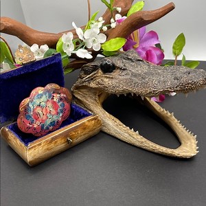 Russian lacquer hand painted floral brooch vintage