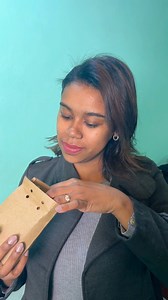 LEO VOLO VAKIVAKY SY MIHINTSANA? 😫 Manana solution ho anao koa ry zareo ao amin'ny Oroka 🙂 Soin capillaire na soin ho an'ny volo indray ity vokatra vaovao ity 💆‍♀️ ✅ Mampitsahatra ny fihitsanan'ny volo ✅ Tsy mampavakivaky intsony ✅ Mampangirana ny volo maina Ny tena fampiasana azy dia bain d'huile na scellage fa ny ahy moa teto andeha moto zah dia nasiko kely ho fiarovana ny voloko amin'ny rivotra 😁 Afaka miditra ao amin'ny pejy @Oroka avy hatrany ianao raha mila fanazavana fanampiny 😉 Aza 