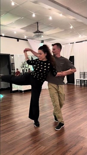 Great energy at District Dance Academy🤩💥 Loved sharing this West Coast Swing demo with Trent!