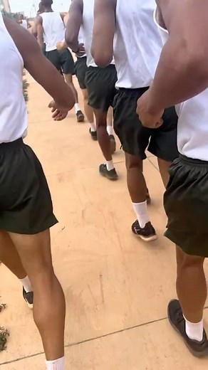 Militar365dias on Instagram: "CFC! . . . ☆☆☆Mande sua foto via Direct☆☆☆ CUPOM de desconto na GROWTH➡️: MILITAR Deixe o seu comentário aqui embaixo ✅ 📲Parcerias e propagandas por Direct ✅ . . . 📝 SIGA 🕵🏾‍♂️ @militar365dias ✅ 🪢Ative as Notificações ✅ #militar365dias #military #sonho #mundo #militar #militares #militaroperacional #militardomundo #military #sargento #meme #naval #marinhamarcante #rj #bsb #brasil #soldadobrasileiro #marinheiros #history #esa #naviosoberano #forçasarmadas #fab #