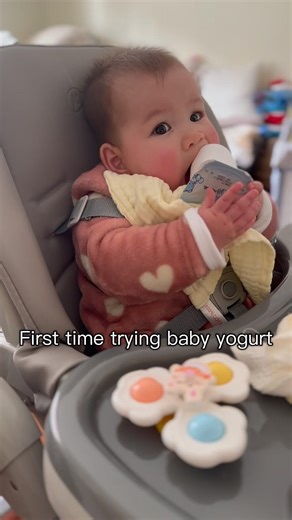 First time trying baby yogurt! #chubbyandscarlett #babyshorts #cutebaby #港葡bb