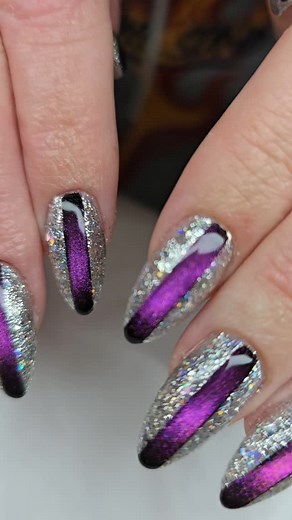 Love the strip line cateyes look. Definitely, eyes catching, tell me if you like it too Refill took me 1hr for this set ;) #nailperfection #nailsobsession #everydaylife #luxlifestyle #livinthedream #AlmondNails #CatEyeNails #nailsinspiration | Garden Nail