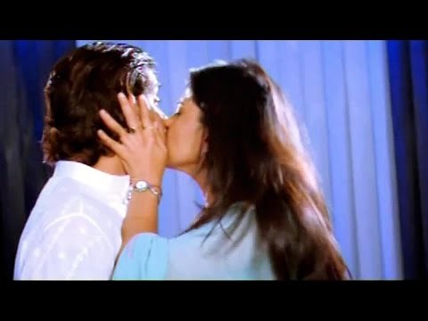 Anushka Shetty hot lip lock and Romance scene