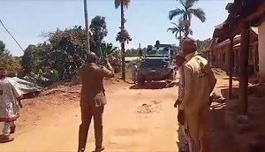 120K views · 1K reactions | Arrival of the sl*ve D.O in Esu for a forced enthronement and coronation of a stooge against the will of the ESU Fondom people ; Queen mothers, notables, youths, women, village council and quarter heads. #Esu #AMBAZONIA_MUST_BE_FREE | Kemita Ashu | Facebook