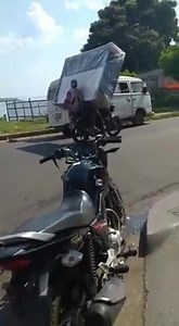26K views · 383 reactions | Corrida de moto taxi inusitada em Manacapuru Cliente convenceu mototaxista levar cama box em uma corrida | Manaus a Metrópole da Amazônia | Facebook