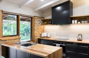 [Hot Item] Dark Black Lacquer Recessed Panel Shaker Wooden Waterfall Kitchen Cabinets