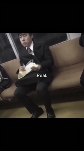 “他们相遇，彼此产生好感，然后互相接近，互相了解，然后关系变得暧昧不清，暧昧了很久，然后他们坦白了自己的感受，然后坠入爱河，然后却没有正式确定关系。