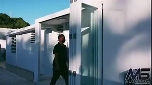 Puertas Multi Folding fabricadas a la medida. Ideal para conectar espacios en tu hogar o negocio. Solicite su estimado por WhatsApp escribiendo al (787) 945-0300 o haciendo click aquí: https://wa.me/17879450300 y con gusto le ayudaremos. #puertas #multifolding #folding #multifold #plegables #aluminio #cristal #seguridad | MS Aluminum Manufacturing Co.