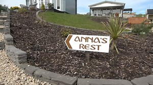 T-1 Week 😆 As we countdown to the re-opening of Mountain View Lodges and Spa, we will be showing a feature on each of our lodges throughout the next week 🤗 First up: Anna’s Rest 🏠 Anna’s Rest has a double bed, bathroom consisting of toilet, shower and wash hand basin, tv, small sofa bed, tea / coffee facilities, toaster, mini fridge, stunning views and outdoor seating. This lodge also has exclusive access to a jacuzzi hot tub for the duration of guests stay 😍 🗓 Mid-week dates are still avai