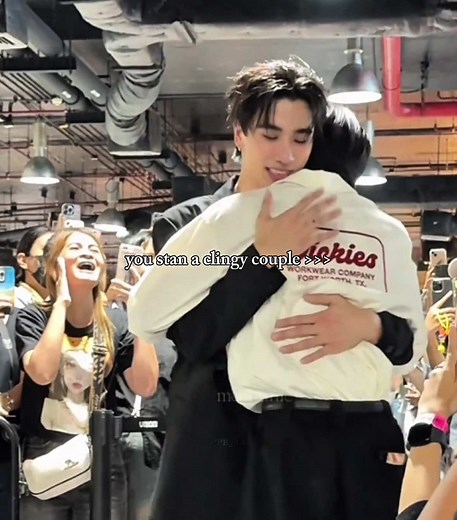 La adorabilidad de Perth Santa y su clinginess