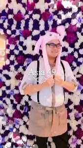 【🍷Asia 49📷網美必拍花牆🌸】 ⭐️看這個在花牆前🦋快樂飛舞的是什麼🎀 來到Asia 49🎊不拍一張打卡怎麼行🍀 ⏳歲末時刻聚餐就要來這💞 不然明年臉書👍動態回顧要跳什麼出來🤔 📩Asia 49線上訂位：http://bit.ly/2y36GHh 💎Asia 49跨年線上優惠🎉同步限量搶購🎁 🍽跨年晚餐：http://bit.ly/2Jsspem 🍹跨年派對暢飲券：http://bit.ly/2SN757L | Mega50餐飲及宴會