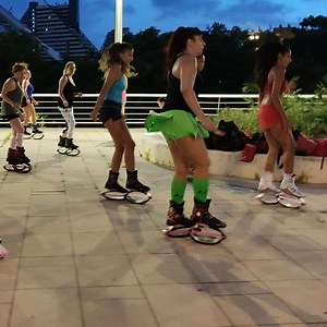 Muévelo 💃💃💃👏👏👏 Excelente chicas!! 😍👏👏 #lowimpact #latino #Dance #Bailalo #boots #Bounce #Ritmo #muevelo #Rebota #rebound #energy #Cardio #aerodance #valencia #saludable #ejercita #viernes #botasderebote #Fit | Fitnessparati bounce