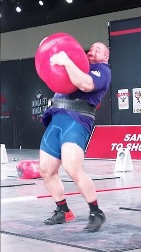 GIANT NZ strongman dominates 400lb sandbags to his shoulder