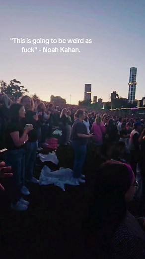 Weird as fuck. #NoahKahan #noahkahanstickseason #noahkahanmelbourne #nightone #noahkahanmusic #noahkahanacoustic #acoustic #noahkahanaustralia #fyp #foryou #Melbourne #sidneymyermusicbowl @Noah Kahan