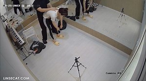 Des caméras IP coréennes ont été piratées en 2023 : le garçon le plus avide de sexe de Corée est de retour ! Il a cogné son entrejambe contre le cul de sa copine