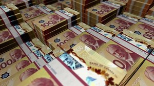 clip-1099203321-canadian-dollar-100-cad-banknote-pack-pile