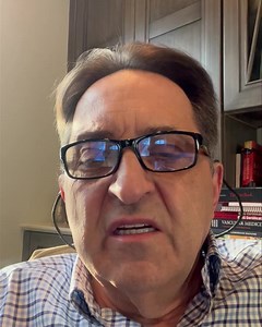 What symptoms are suggestive of venous insufficiency? Watch the video by Dr Karamanoukian @veintreatmentcenter www.VeinsVeinsVeins.com Phone: 716-839-3638 #venousinsufficiency | Vein Treatment Center