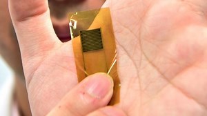 Ultra-Thin Thermometers