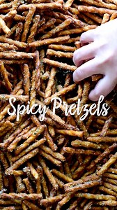 These homemade spicy pretzels were a huge hit not only with my son but also with our friends and family, who say they are even BETTER than the store-bought version! #spicypretzels #snack #pretzels #thegunnysack #copycat #ranch | The Gunny Sack