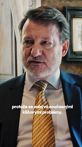Je Jan Hřebejk opravdu takový? Tyto dojmy má z natáčení seriálu známý polský herec Robert Więckiewicz. Podívejte se na všechny epizody na SkyShowtime 🔥 #RobertWieckiewicz #SkyShowtime #Vitez #Winner #Vitaz #novyserial #komedie #JanHrebejk | SkyShowtime