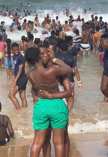 Besos en la playa de Durban, Sudáfrica
