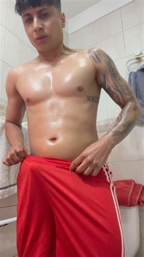 RT @alewilliams_: Will you come into the bathroom with me?💦