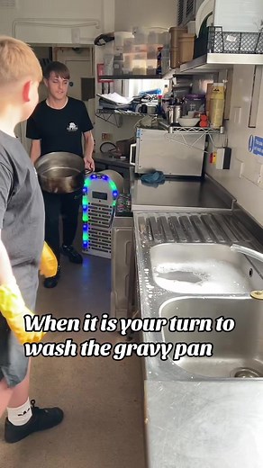 Washing the Gravy Pan: A Pub's Sunday Lunch Experience