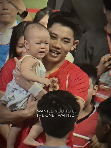 Bé Kem nay đi xem chú Bắc nâng cúp vô địch 😚 Nhưng chú bế thì vẫn khóc thôi 🤣 #dinhbac #nguyendinhbac #cahnfc