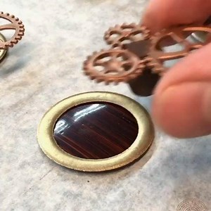 Classic Caramel Clock. 🕰 Swipe left to see the craftsmanship of a real Swiss Chocolate/Clock maker! @amauryguichon #amauryguichon #pastryacademylv #caramel #clock #cacaobarryofficial #pomatigroup #matferbourgeatusa | Chef Francisco