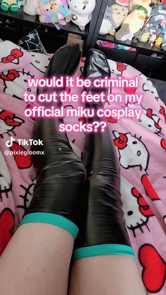 MCM is gonna be so hot, I don't want sweaty feet 😭 #cosplayer #cosplaygirl #mcmcomiccon #hatsunemiku #dokidokicos