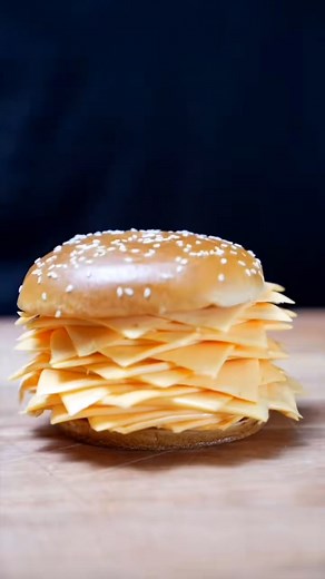 How much cheese? yes!🧀🍔 #cheeseburger #cheese #patty #snacking #burgers #comfortfood | Albert_cancook