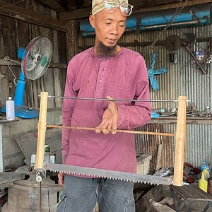 Making a wood cutting saw from a rusty ice cutting saw | METAL WORKS