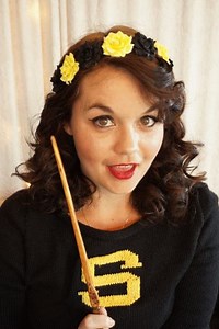 Tfw you realize what your outfit is missing! Love showing my #hufflepuff pride with my sweater from Ains & Elke StyleHaus and my flower crown from Bows & Bounds! | Stay Sunny Stephanie