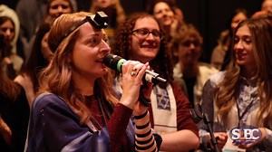 Cantor Shira Lissek and Matthew Check lead SLBC in the “Barchu,” a call to worship, with a tune from their album “The Bluegrass Kabbalat Shabbat Experience.” SAVE the DATE for the 2025 SLBC National Conference, February 16-18, 2025 — www.songleaderbootcamp.com | Songleader Boot Camp