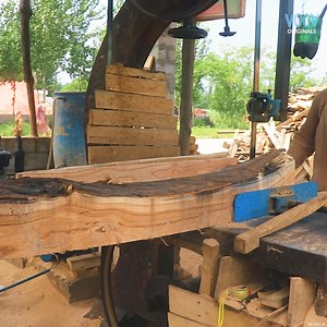 How To Cut Slice Trees With Table cutter Machine | Voov Woodwork