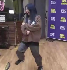 102 reactions | ကလိုက်တာ ခဏလေးမို့လို့ပဲနော် အဟွီးရေ 蠟 ရယ်သံကြီးကတော့ bonus藍 #MAMAMOO #마마무 #Wheein #휘인 #IdolRadio | 퐌퐀퐌퐀퐌퐎퐎 퐌퐲퐚퐧퐦퐚퐫 | Facebook