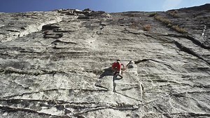 In tribute to the late Dan Osman, Alex Honnold recreates Osman's famous speed free solo of the 400-foot Bear's Reach at California's Lover's Leap. Credit: Stride Health | Climbing Porn